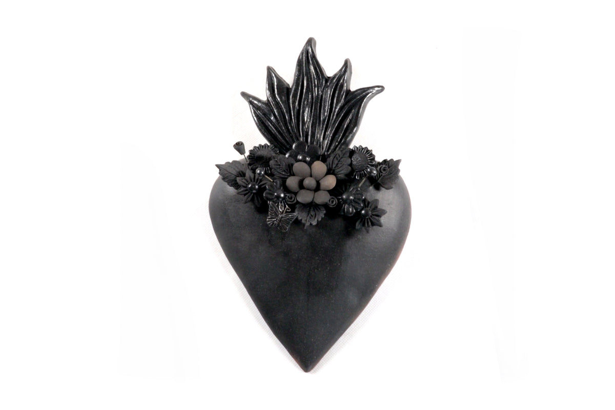 Corazón de Barro Color Negro - 25 Cm. 9.8 In. Artesanía