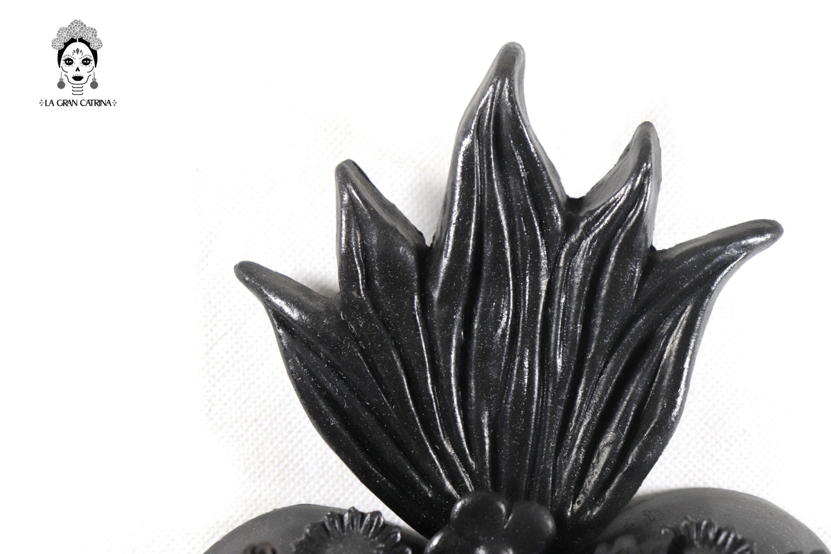 Corazón de Barro Color Negro - 25 Cm. 9.8 In. Artesanía