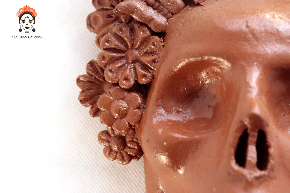 Calavera con Tocado Barro Rojo Natural - 21 cm. 8.2 in.