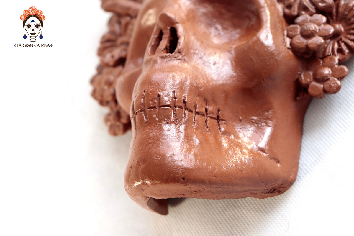 Calavera con Tocado Barro Rojo Natural - 21 cm. 8.2 in.