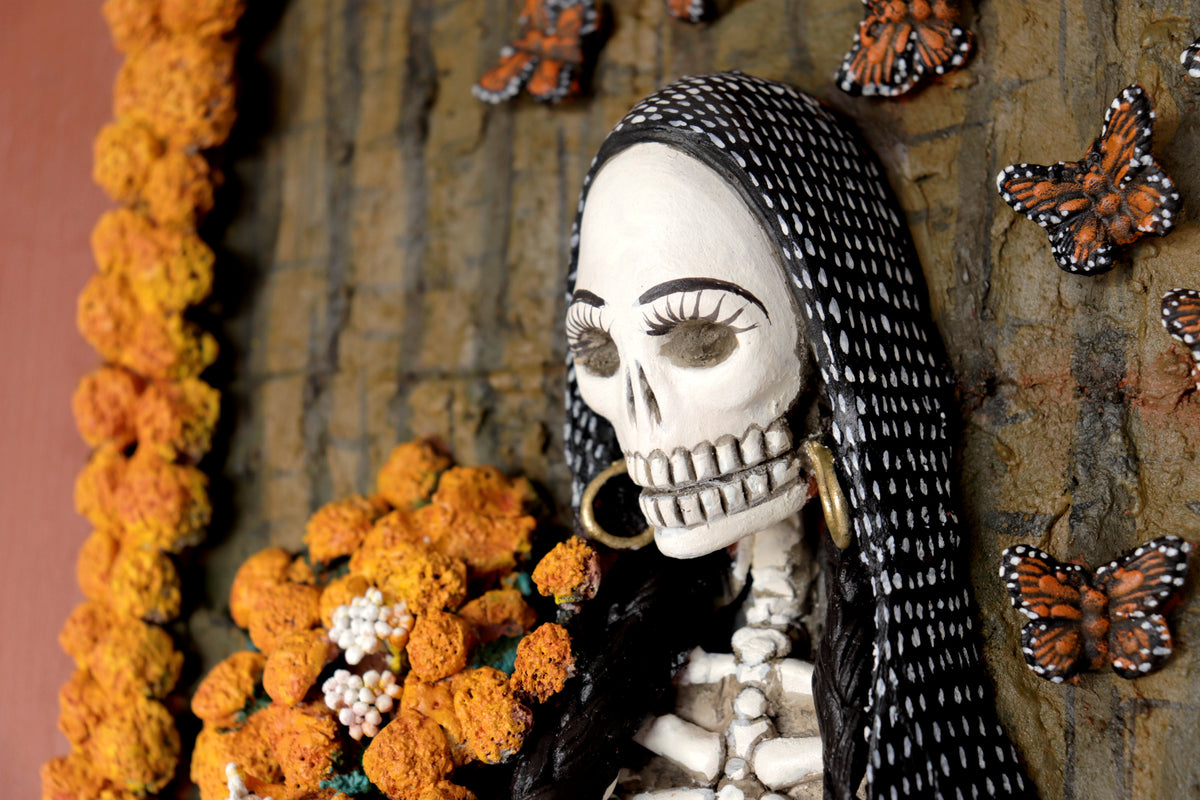 Paisaje de día de muertos, Catrina con cempasúchil - 57 cm. 22.4 in.