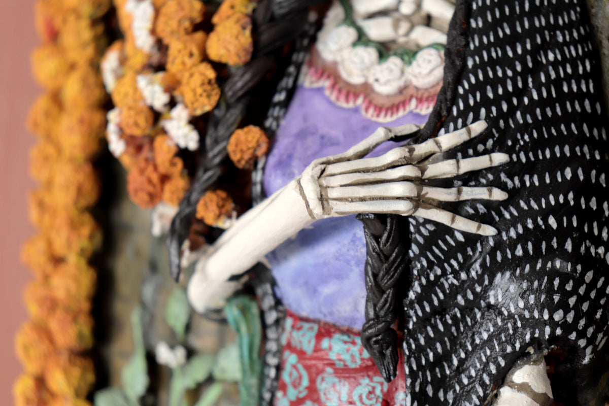 Paisaje de día de muertos, Catrina con cempasúchil - 57 cm. 22.4 in.