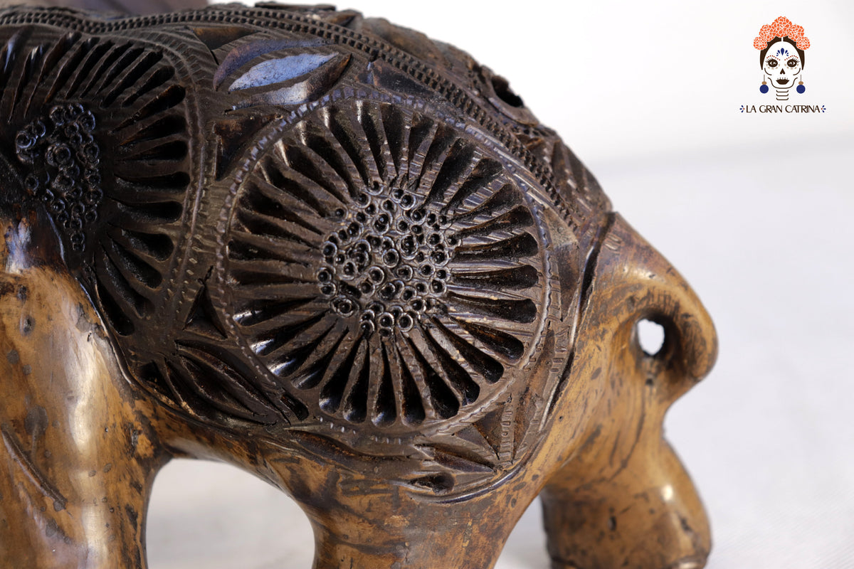 Elefante Cafe de Barro Negro - 18 cm. 7 in.