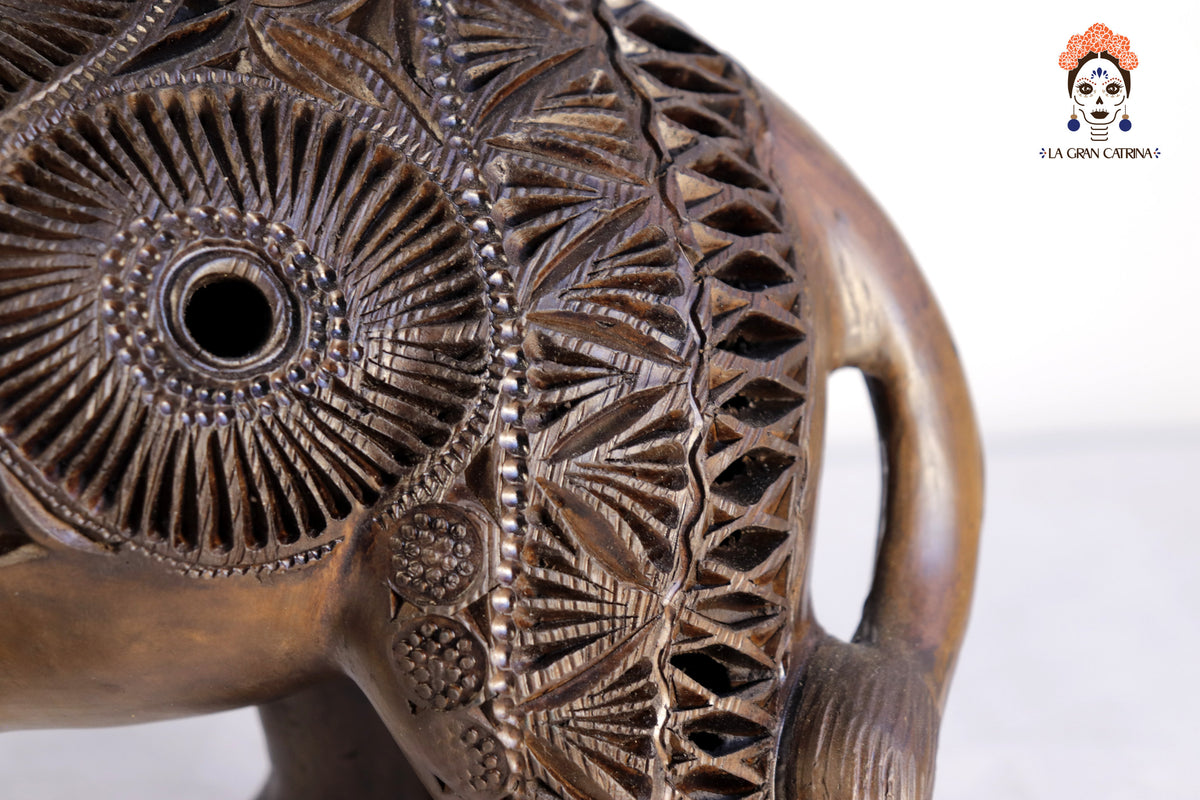 Elefante Cafe de Barro Negro - 40 cm. 15.7 in.