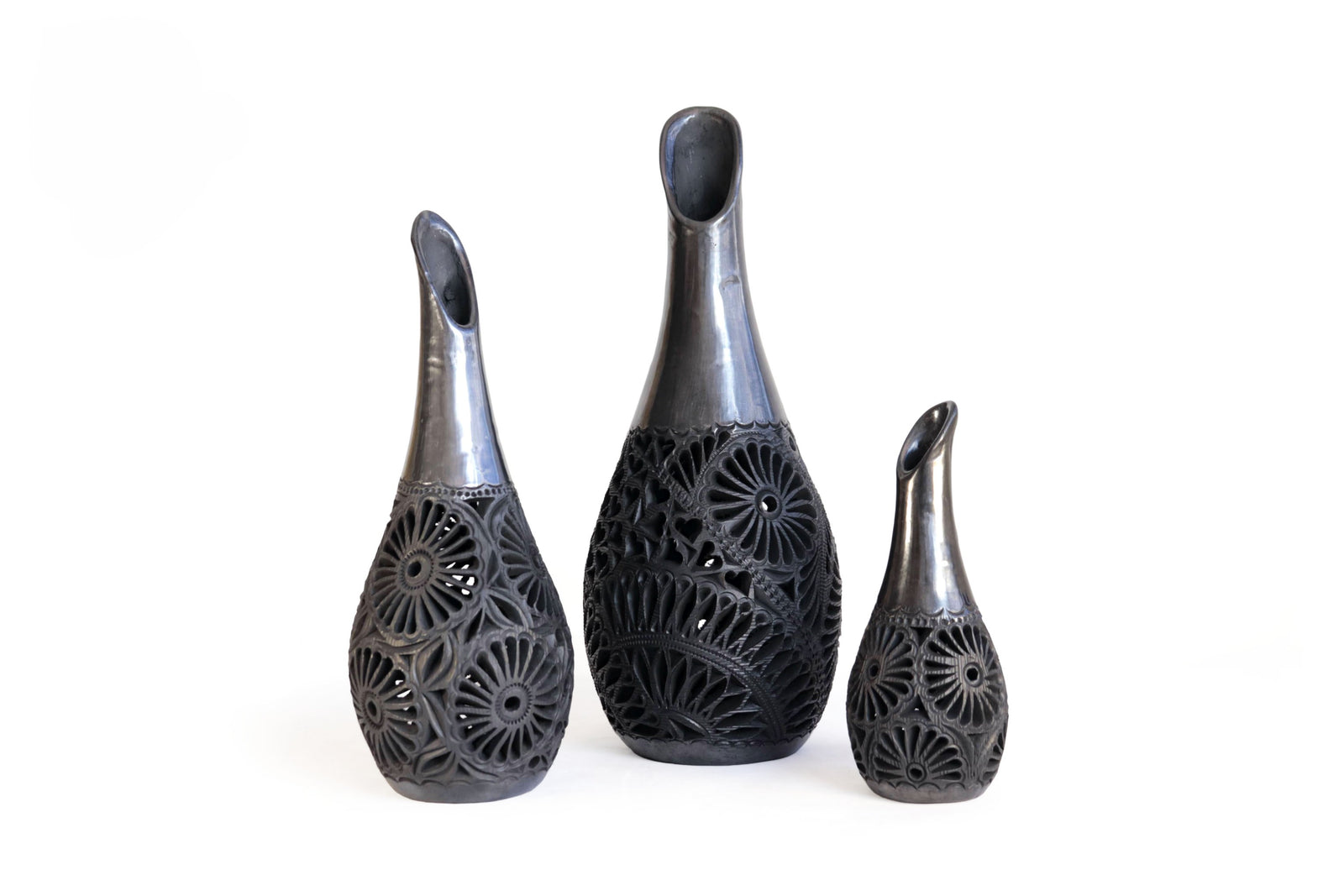 Set de 3 Jarrones "Río" de Barro - 43 cm. 16.9 in., 36 cm. 14.1 in., 23 cm. 9 in. Barro negro