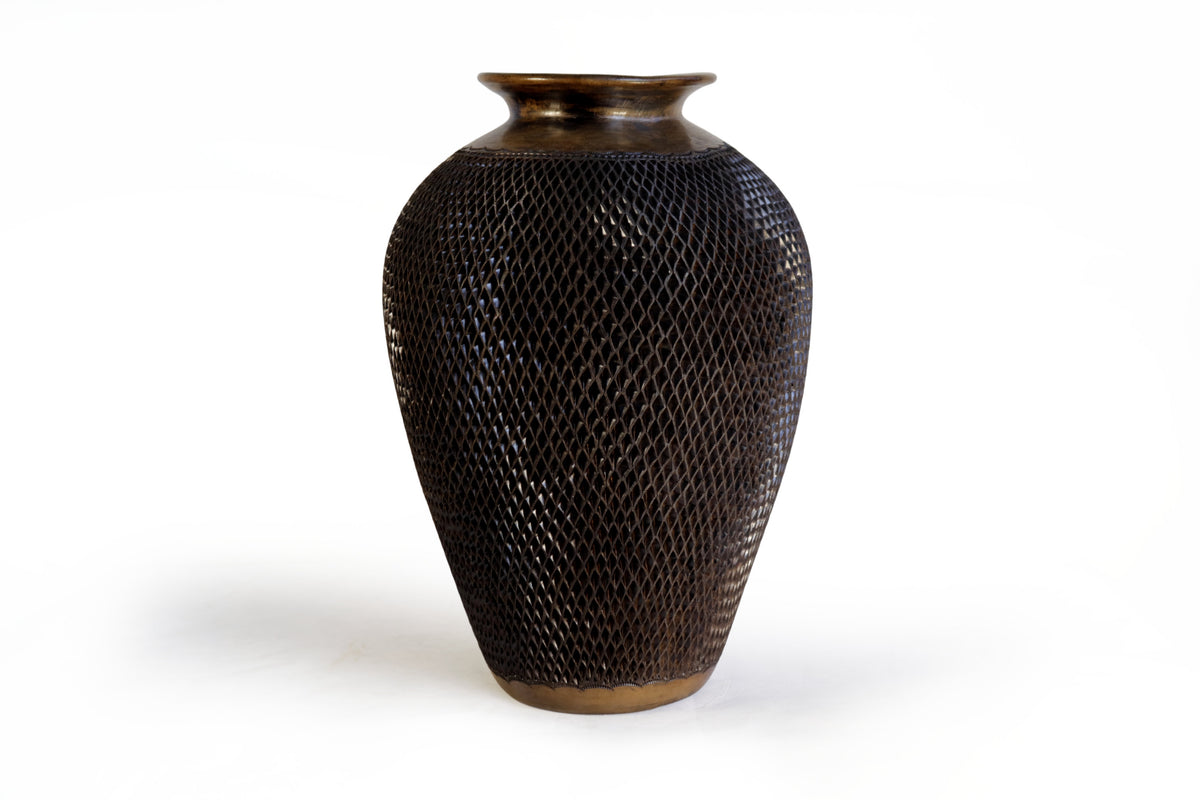 Jarrón "Rombos" Artesanal de Barro Negro 43 cm. 16.9 in.