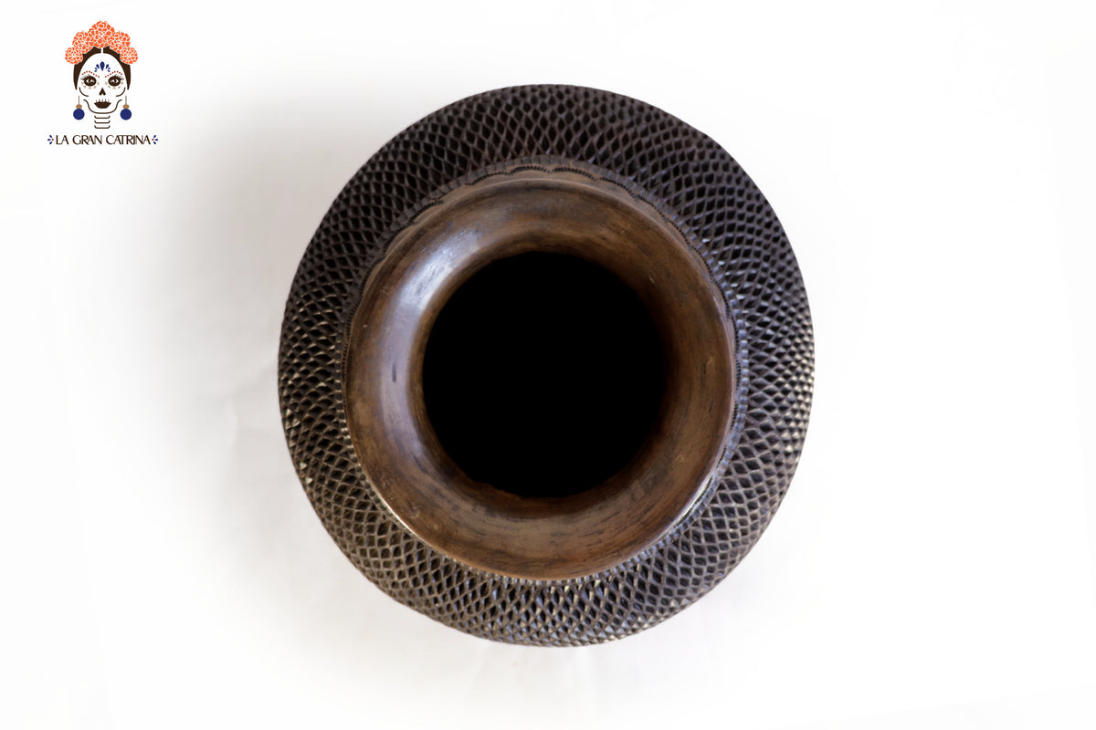 Jarrón "Rombos" Artesanal de Barro Negro 43 cm. 16.9 in.