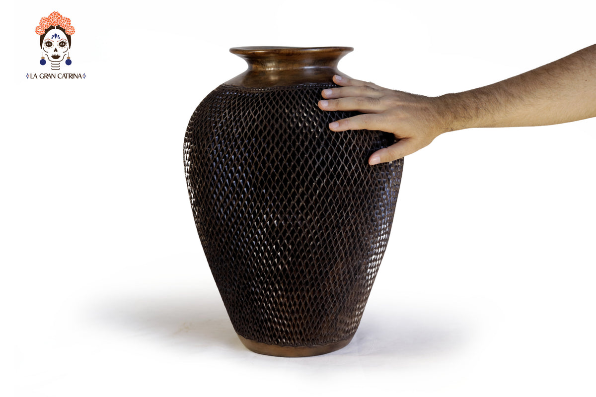 Jarrón "Rombos" Artesanal de Barro Negro 43 cm. 16.9 in.