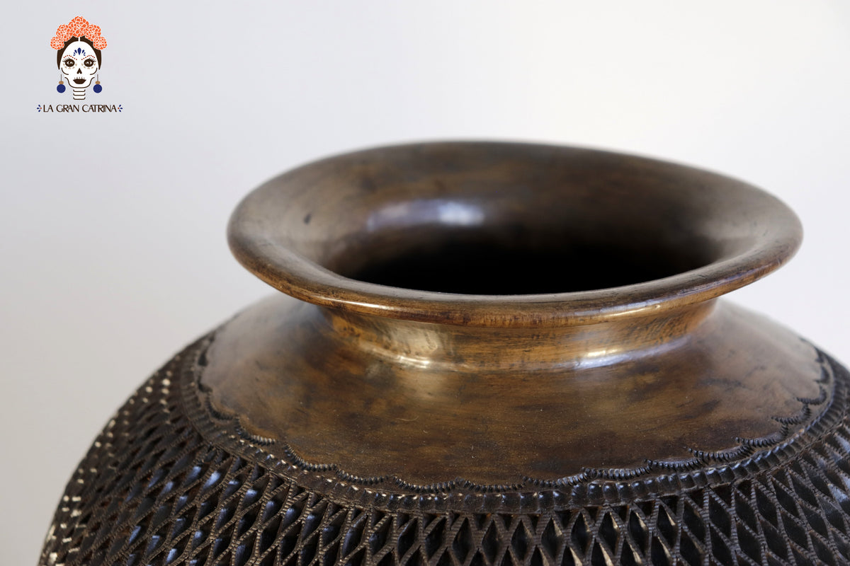 Jarrón "Rombos" Artesanal de Barro Negro 43 cm. 16.9 in.
