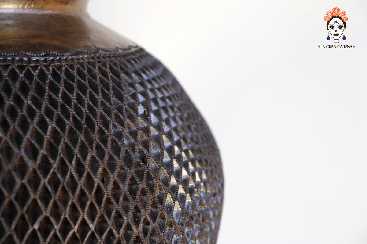 Jarrón "Rombos" Artesanal de Barro Negro 43 cm. 16.9 in.