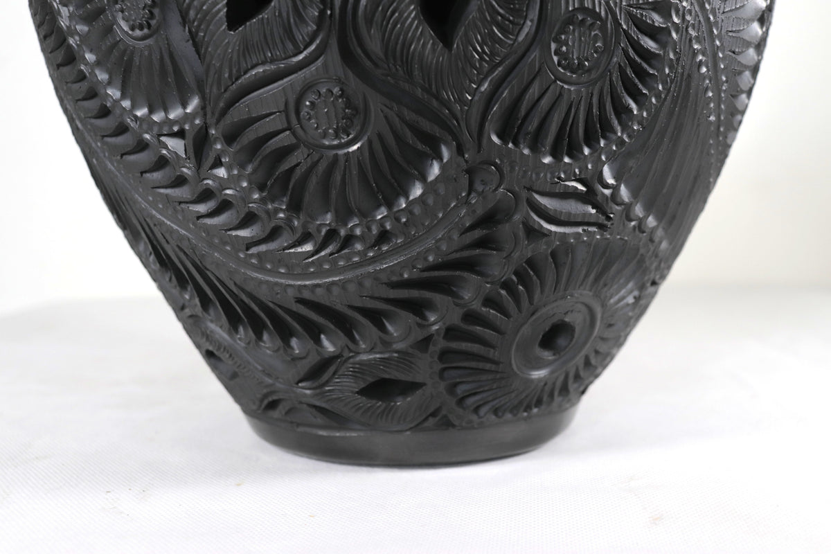 Jarrón &quot;Arena&quot; Artesanal de Barro Negro 37 cm. 14.5 in