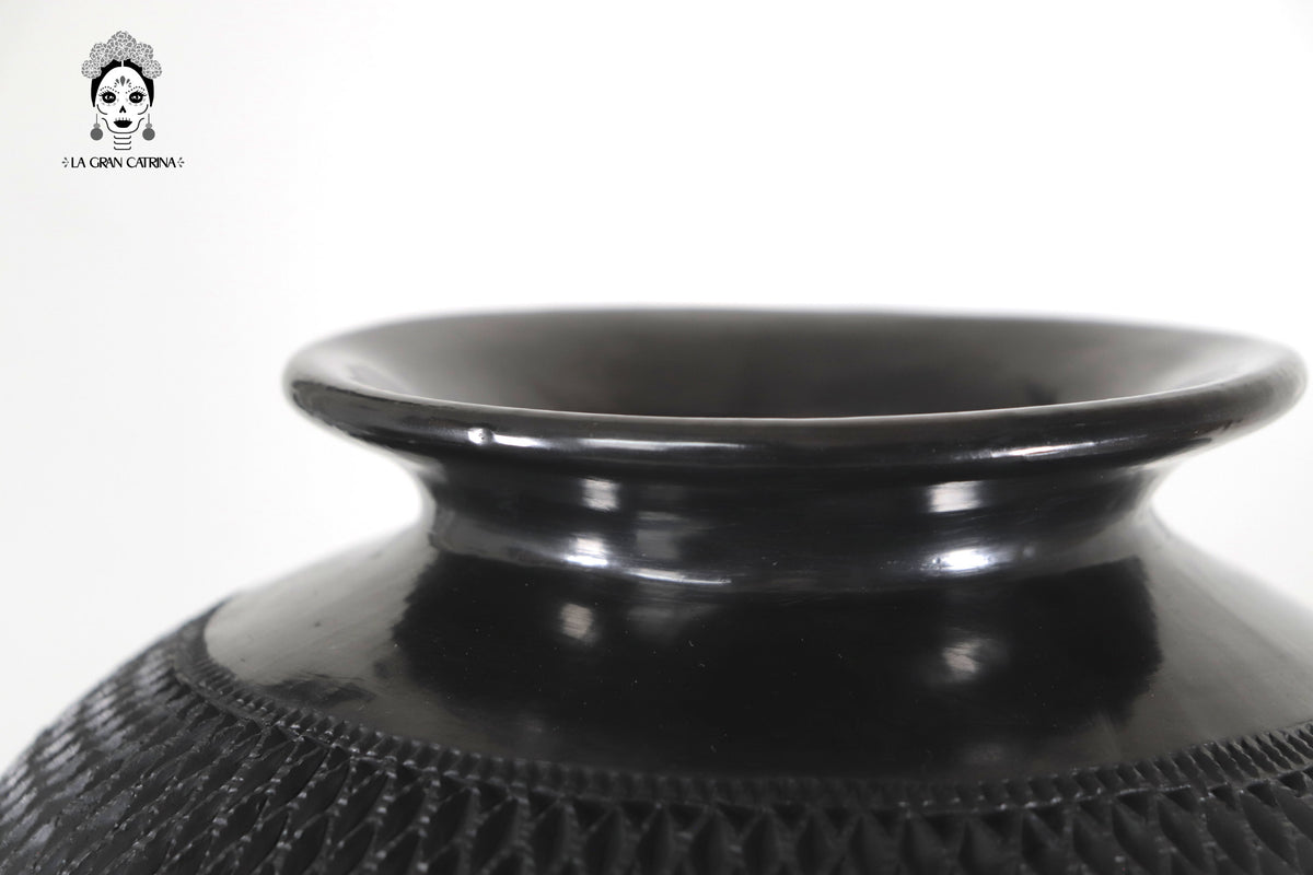 Jarrón &quot;Tierra&quot; Artesanal de Barro Negro 43 cm. 16.9 in.