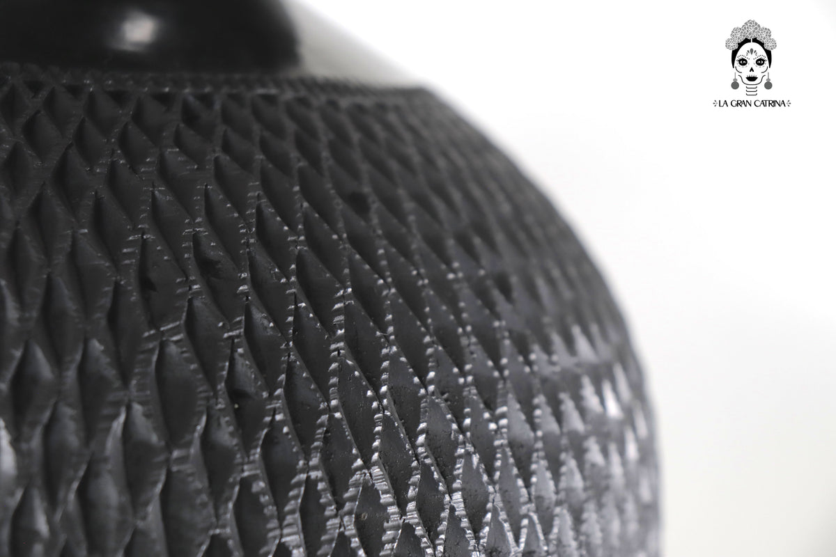 Jarrón &quot;Tierra&quot; Artesanal de Barro Negro 43 cm. 16.9 in.