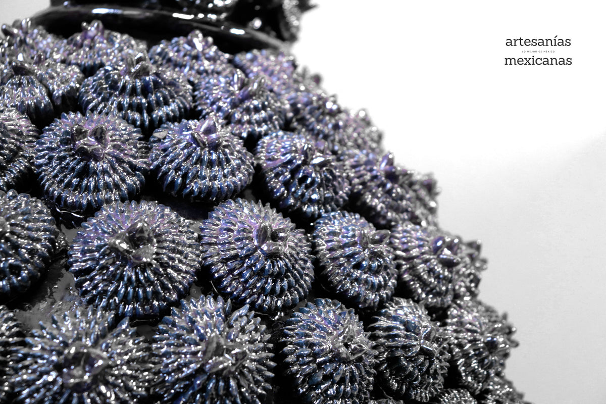 Piña michoacana de barro - Rosales azules - 104 cm. 41 in.