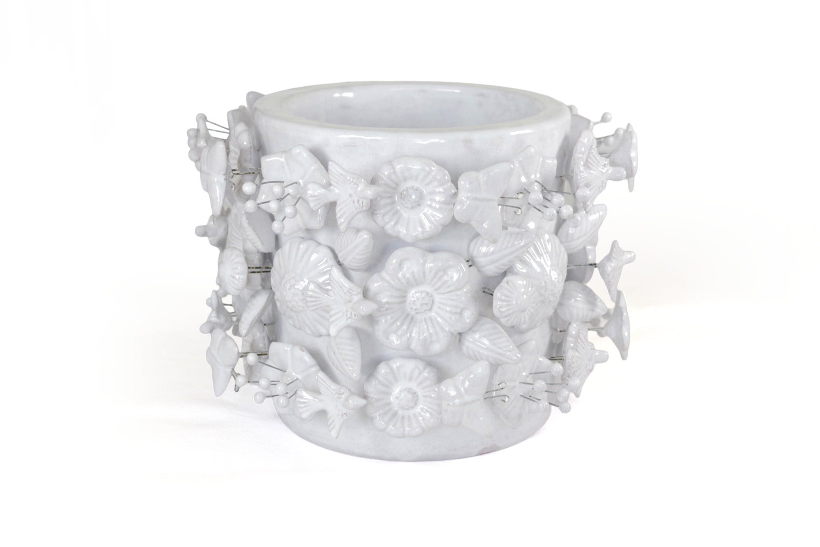 Maceta con flores y mariposas blanca - Barro Vidriado - 19.5 cm 7.6 in. Vidriado Santa Fe