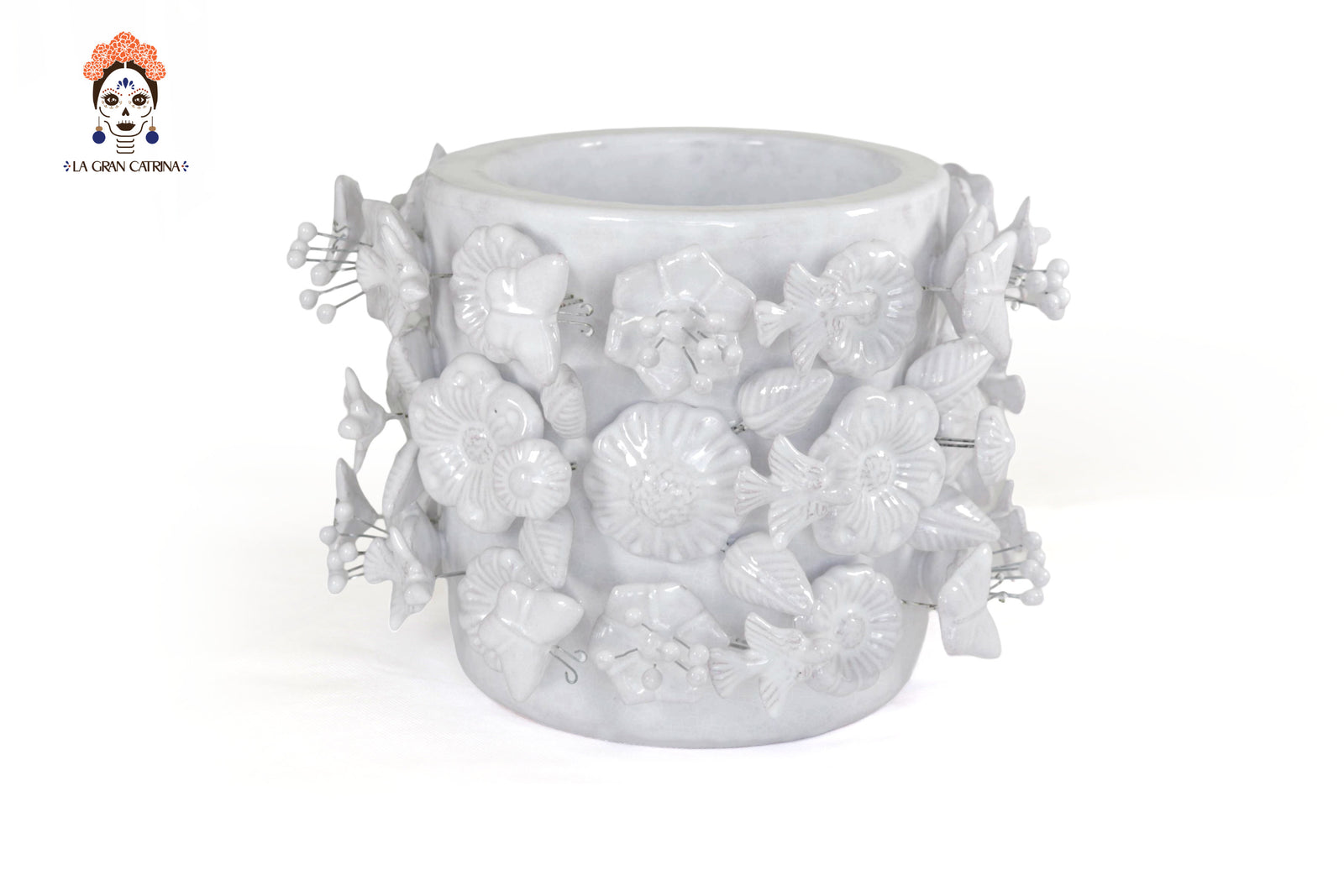 Maceta con flores y mariposas blanca - Barro Vidriado - 19.5 cm 7.6 in. Vidriado Santa Fe