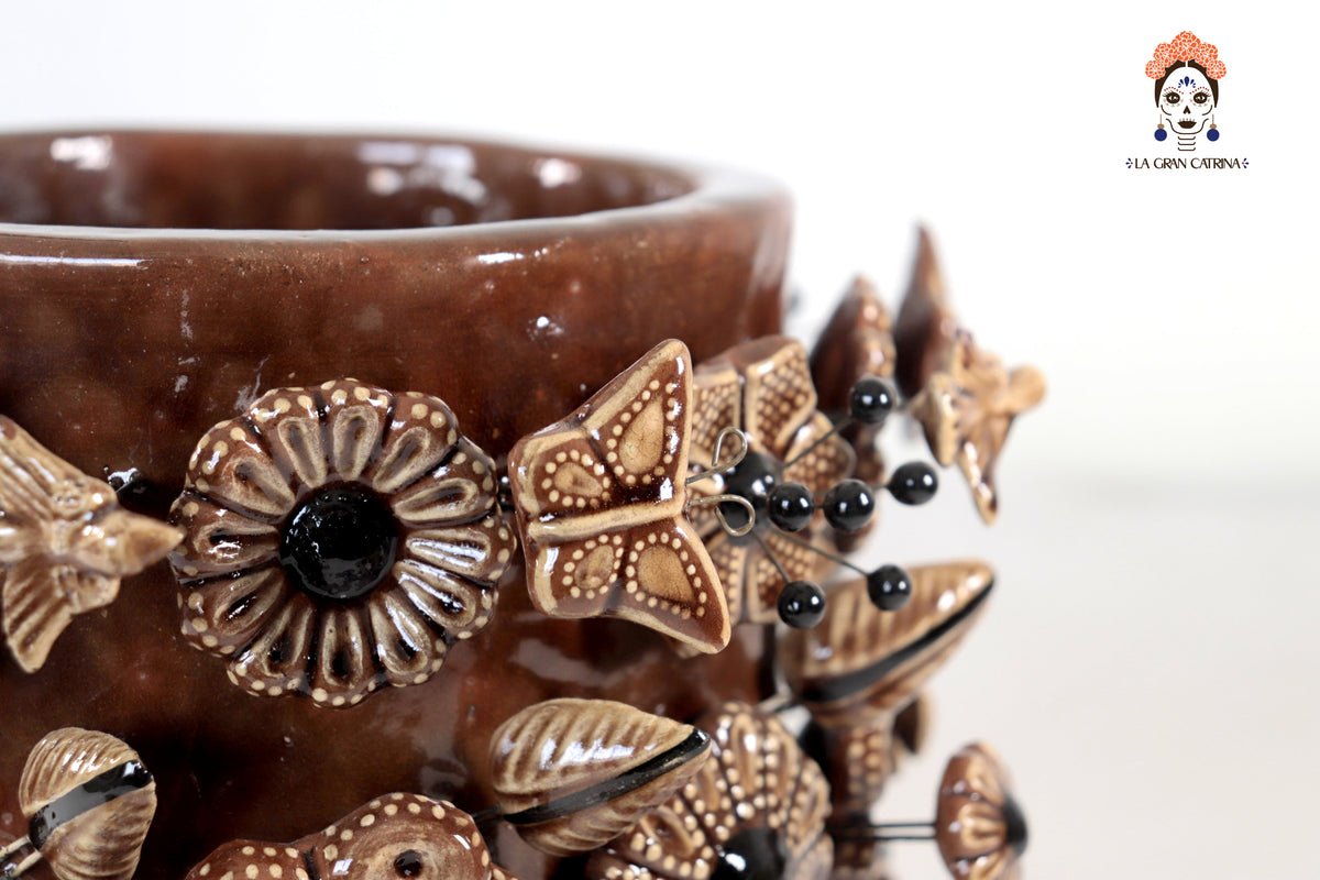 Maceta con flores y mariposas marron - Barro Vidriado - 19.5 cm 7.6 in. Vidriado Santa Fe