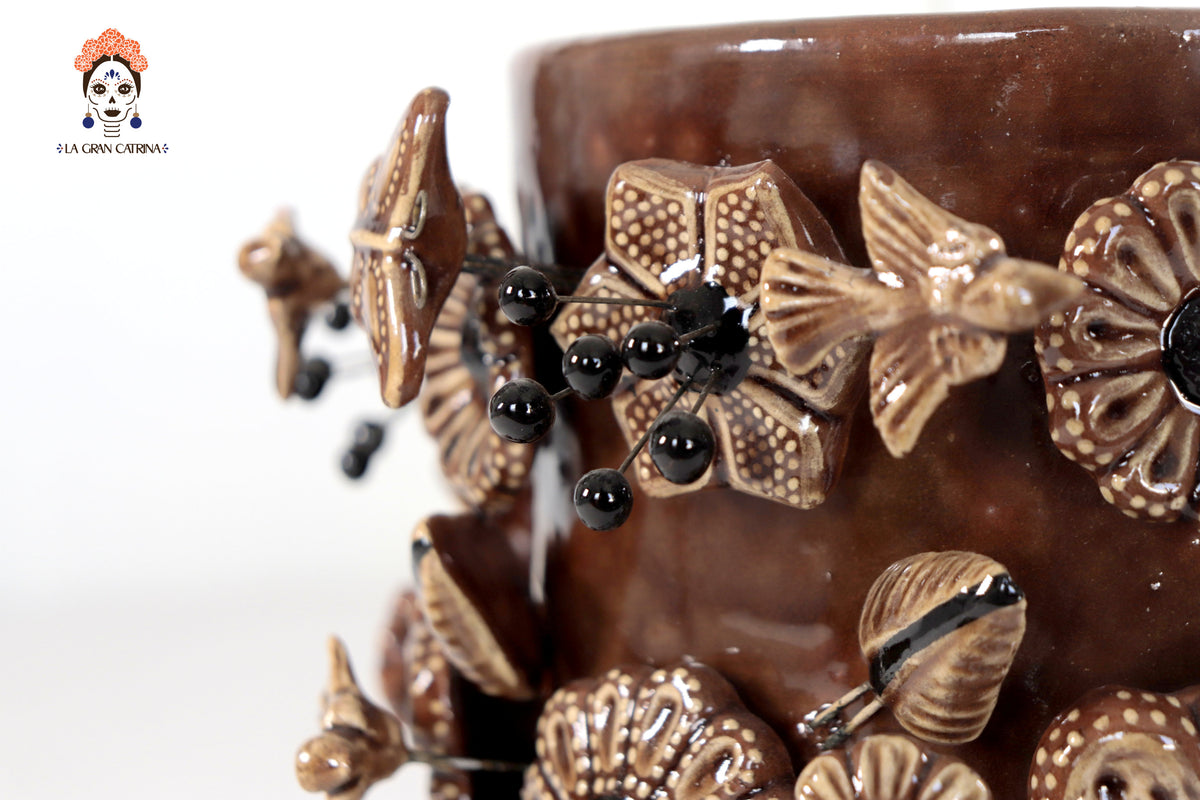 Maceta con flores y mariposas marron - Barro Vidriado - 19.5 cm 7.6 in. Vidriado Santa Fe
