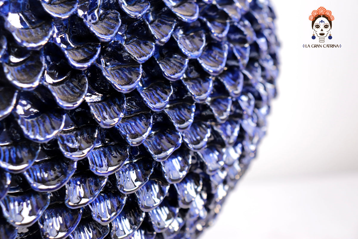 Piña Michoacana Azul con Pétalos y Tapa Especial - 74 cm. 29 in. Piña