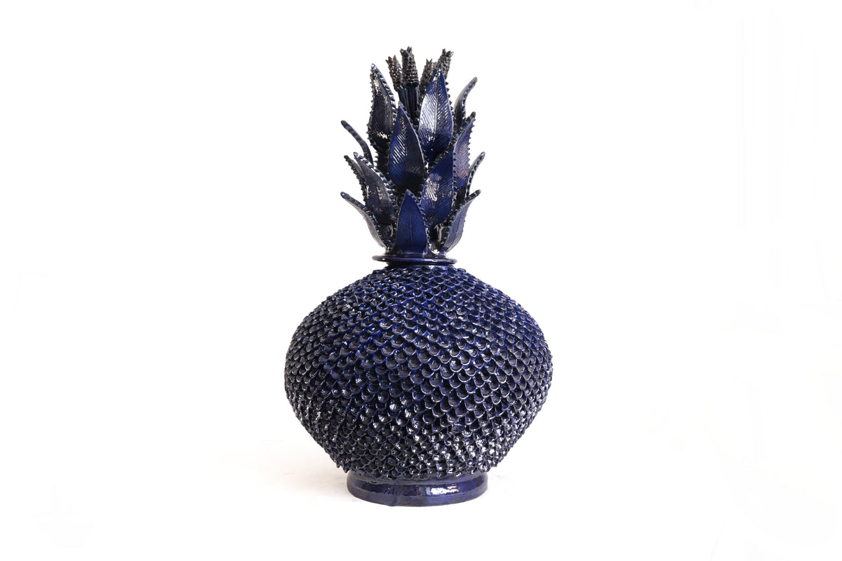 Piña Michoacana Azul con Pétalos y Tapa Especial - 74 cm. 29 in. Piña