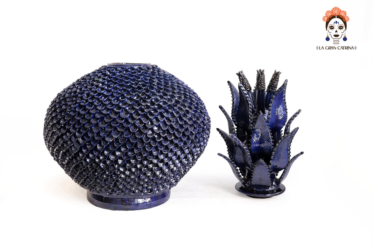 Piña Michoacana Azul con Pétalos y Tapa Especial - 74 cm. 29 in. Piña