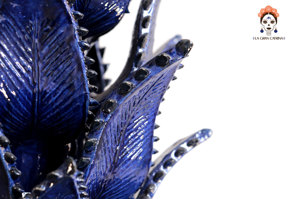 Piña Michoacana Azul con Pétalos y Tapa Especial - 74 cm. 29 in. Piña