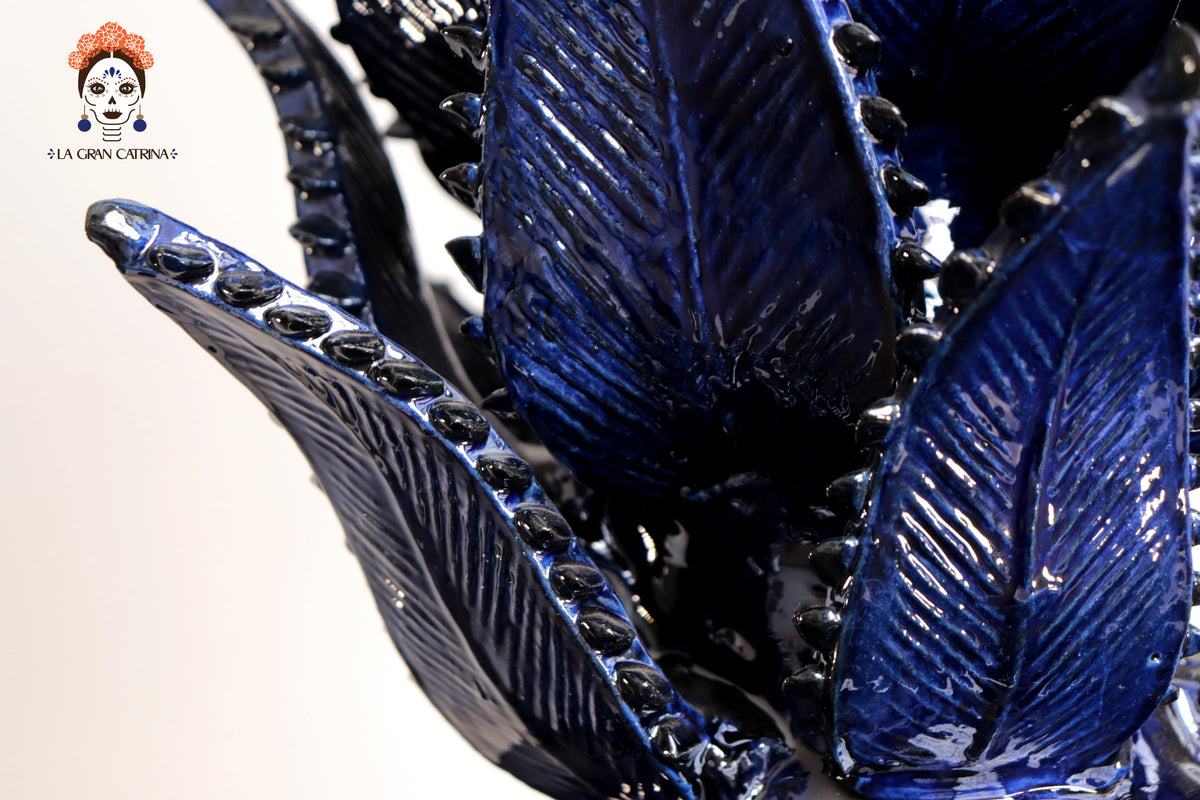 Piña Michoacana Azul con Pétalos y Tapa Especial - 74 cm. 29 in. Piña