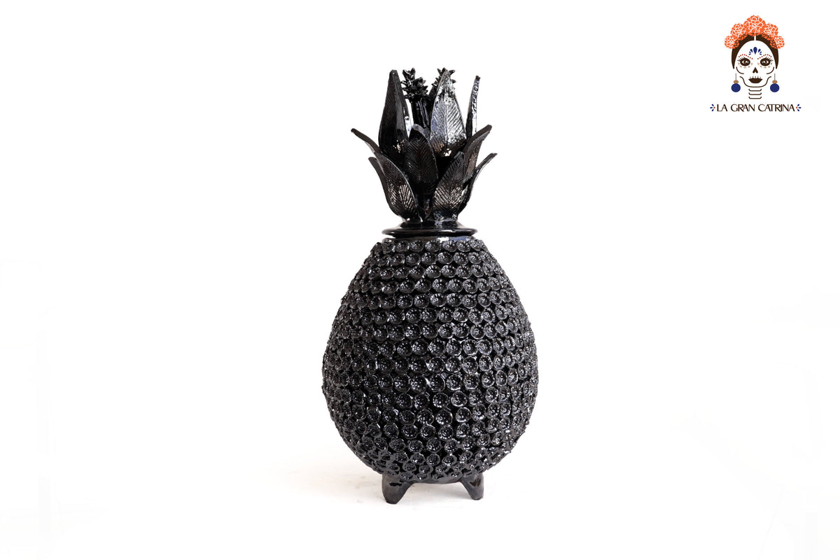 Piña Michoacana Negra con Flores Pequeñas - 65 cm. 26 in. Piña