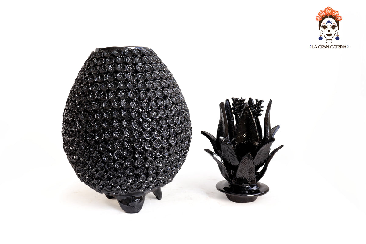 Piña Michoacana Negra con Flores Pequeñas - 65 cm. 26 in. Piña