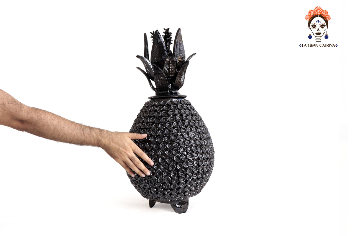 Piña Michoacana Negra con Flores Pequeñas - 65 cm. 26 in. Piña