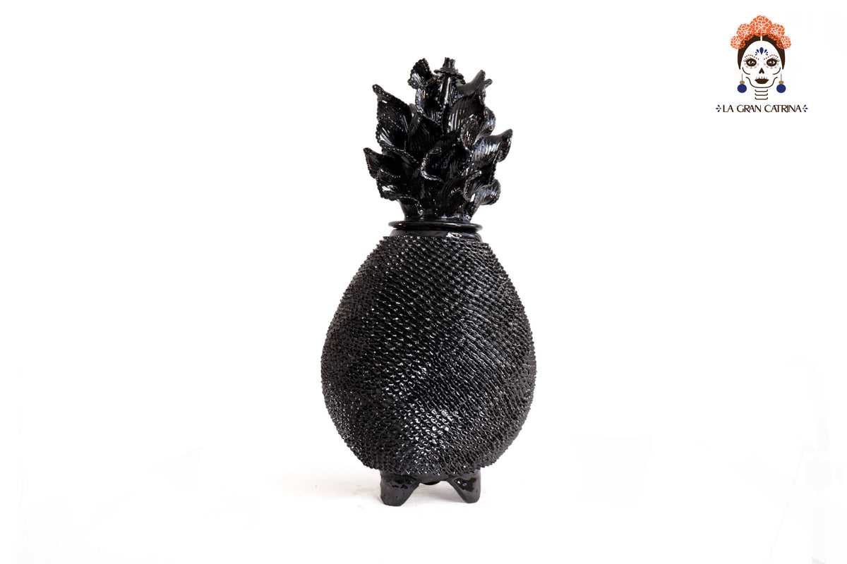 Piña Michoacana Negra con Picos y Tapa Curveada - 65 cm. 26 in. Piña
