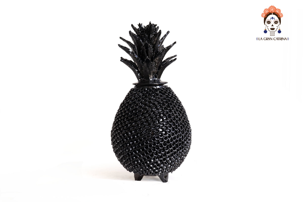 Piña Michoacana Negra con Pétalos - 65 cm. 26 in. Piña