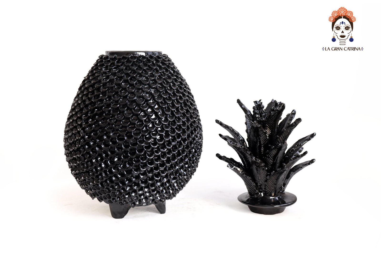 Piña Michoacana Negra con Pétalos - 65 cm. 26 in. Piña
