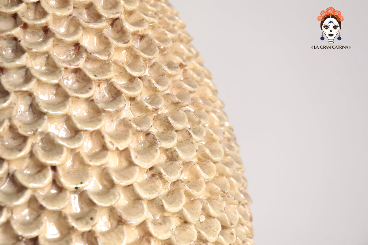 Piña Michoacana Beige con Pétalos - 65 cm. 26 in. Piña