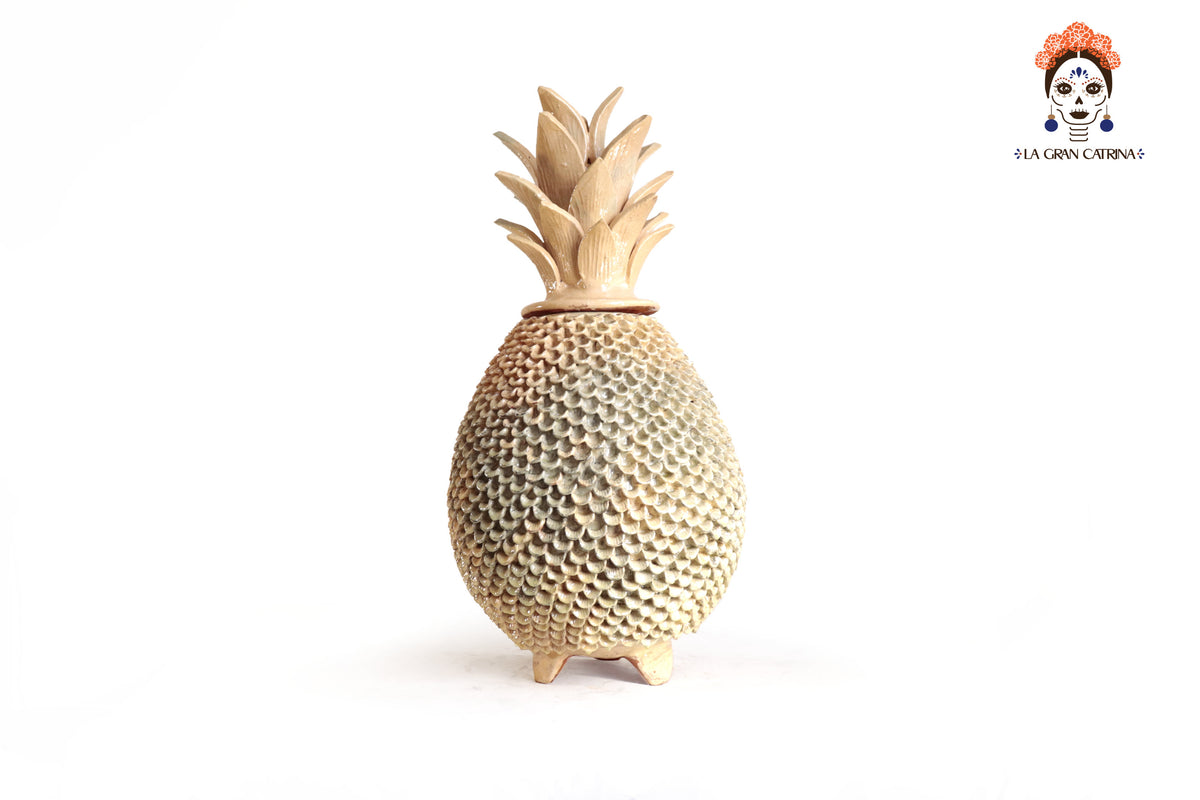Piña Michoacana Beige con Pétalos - 65 cm. 26 in. Piña