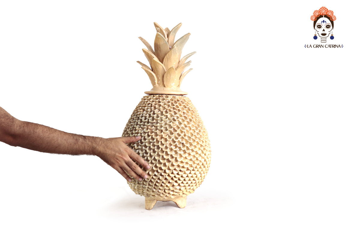Piña Michoacana Beige con Pétalos - 65 cm. 26 in. Piña