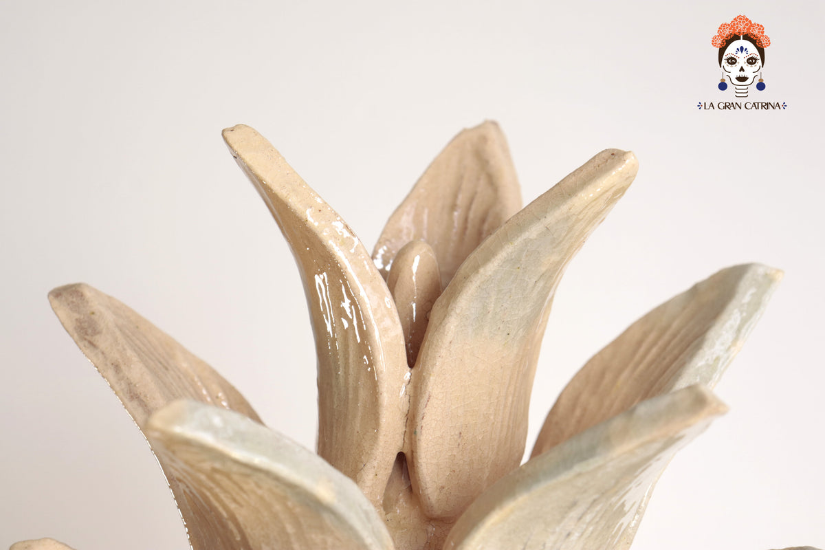 Piña Michoacana Beige con Pétalos - 65 cm. 26 in. Piña