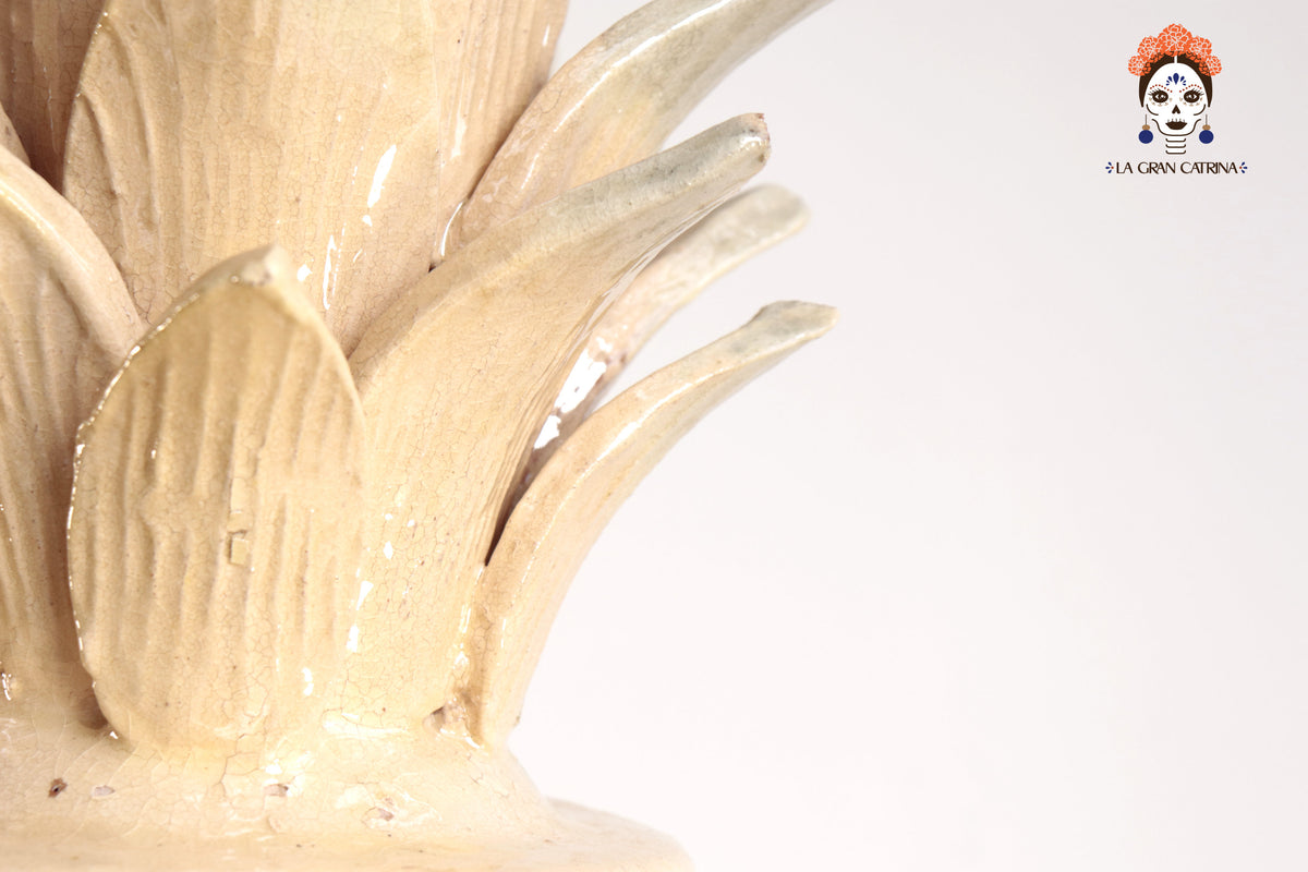 Piña Michoacana Beige con Pétalos - 65 cm. 26 in. Piña