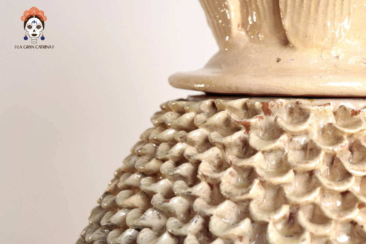 Piña Michoacana Beige con Pétalos - 65 cm. 26 in. Piña