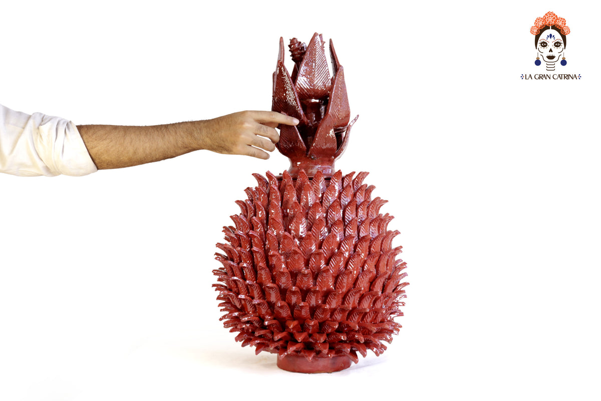 Piña roja de hojas de tapa curveada - 62 cm. 24.4 in.