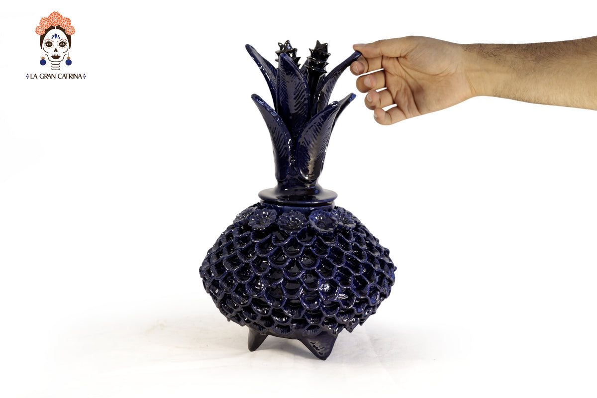 Piña michoacana de barro - Platillo de Pétalos azules con flores - 33 cm. 13 in. Piña