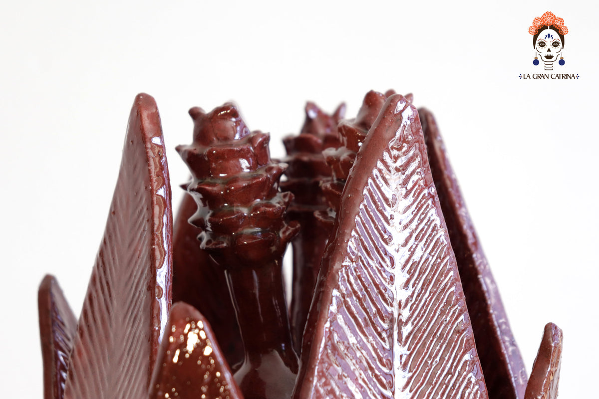 Piña roja de hojas de tapa curveada - 62 cm. 24.4 in.