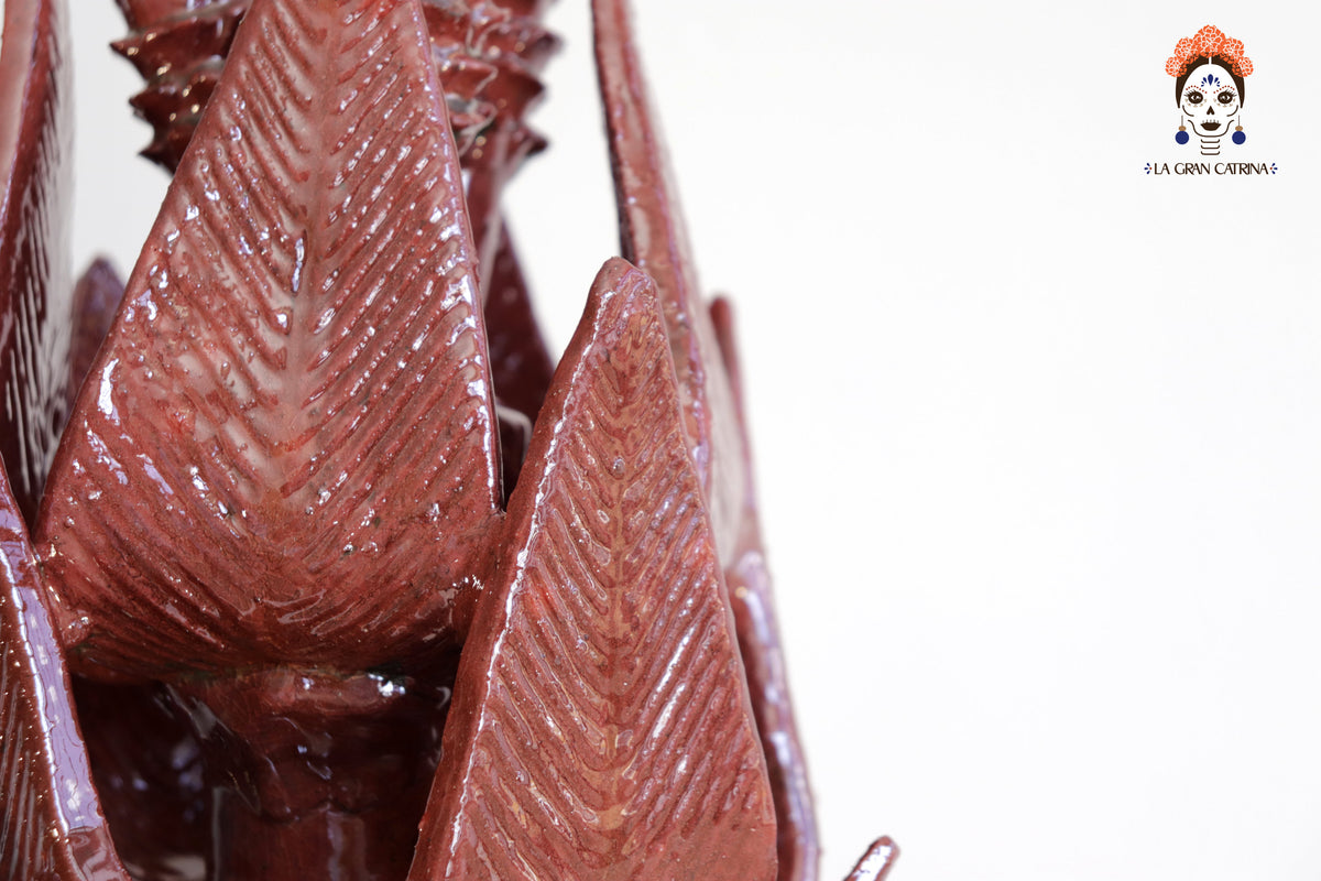 Piña roja de hojas de tapa curveada - 62 cm. 24.4 in.