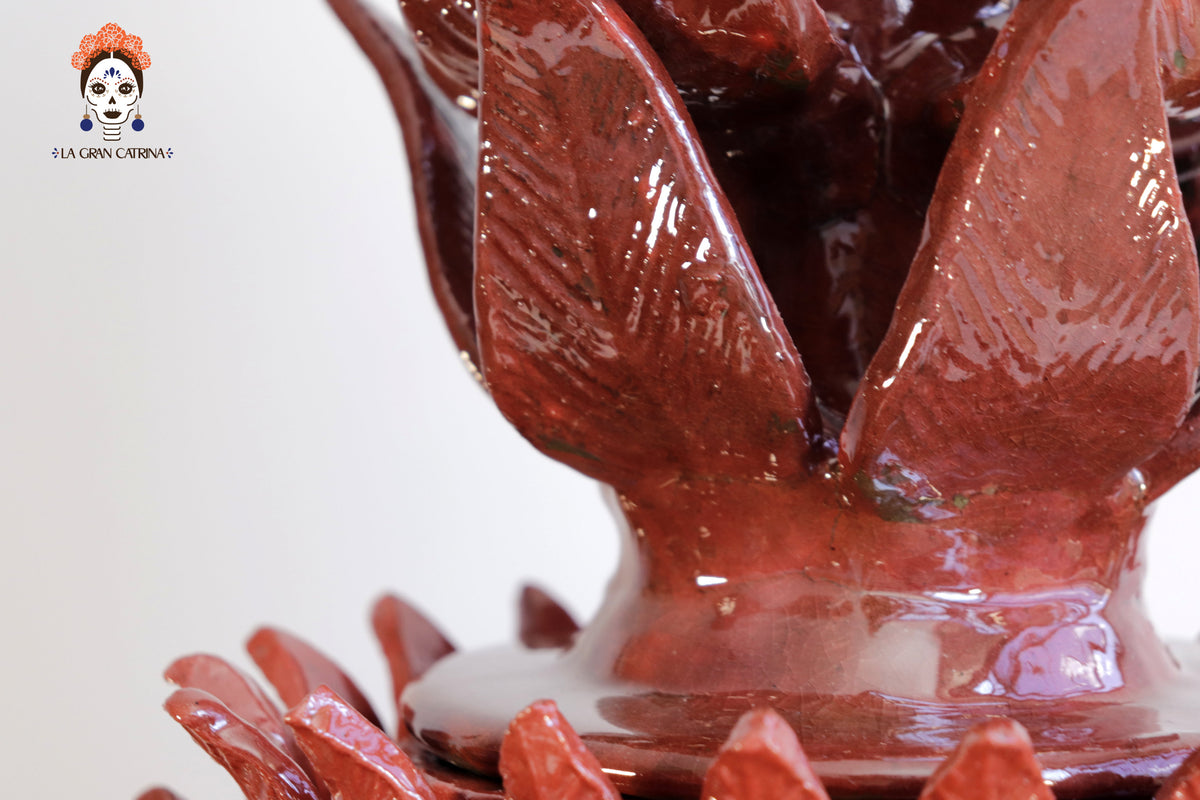 Piña roja de hojas de tapa curveada - 62 cm. 24.4 in.