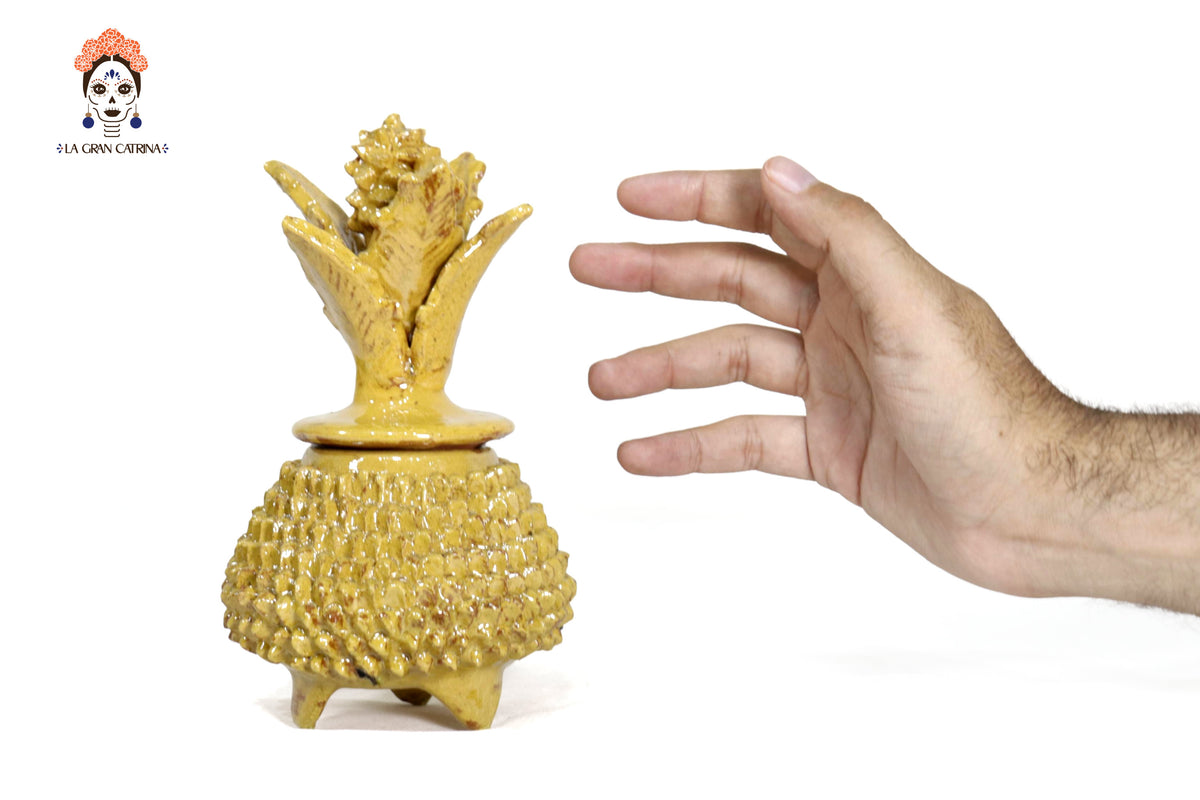 Piña amarilla de barro vidriado - 19 cm. 7.7 in.
