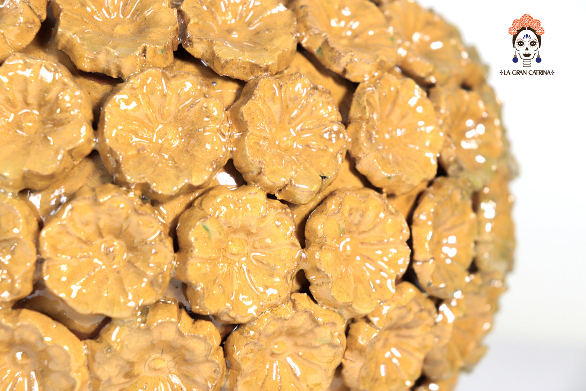 Piña michoacana de barro - Amarilla de Flores - Tangancícuaro - 45 cm. 18 in.