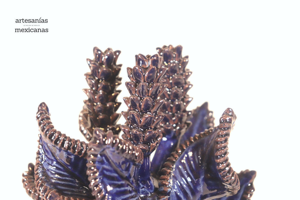 Piña Azul de Picos con Hojas Curveadas - 38 cm. 15 in.