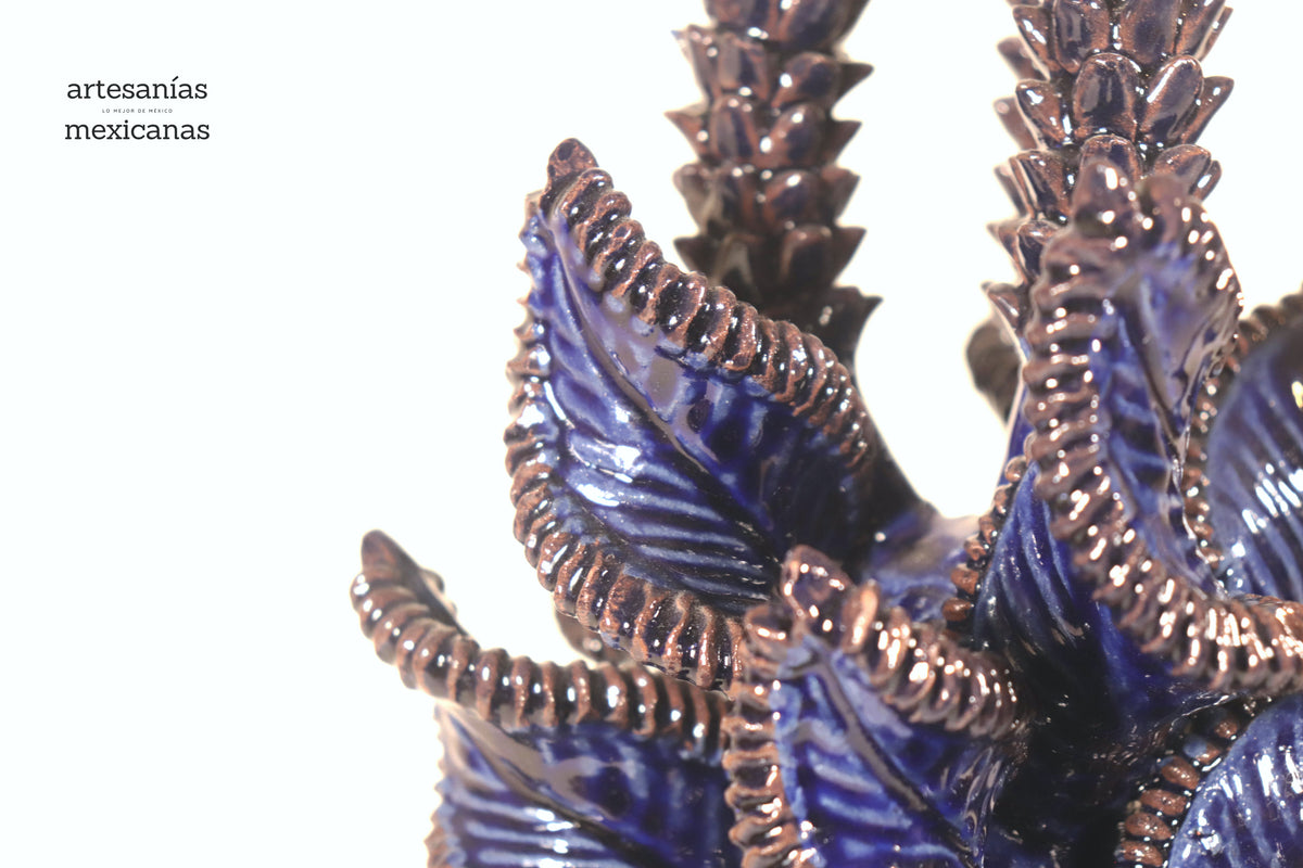 Piña Azul de Picos con Hojas Curveadas - 38 cm. 15 in.