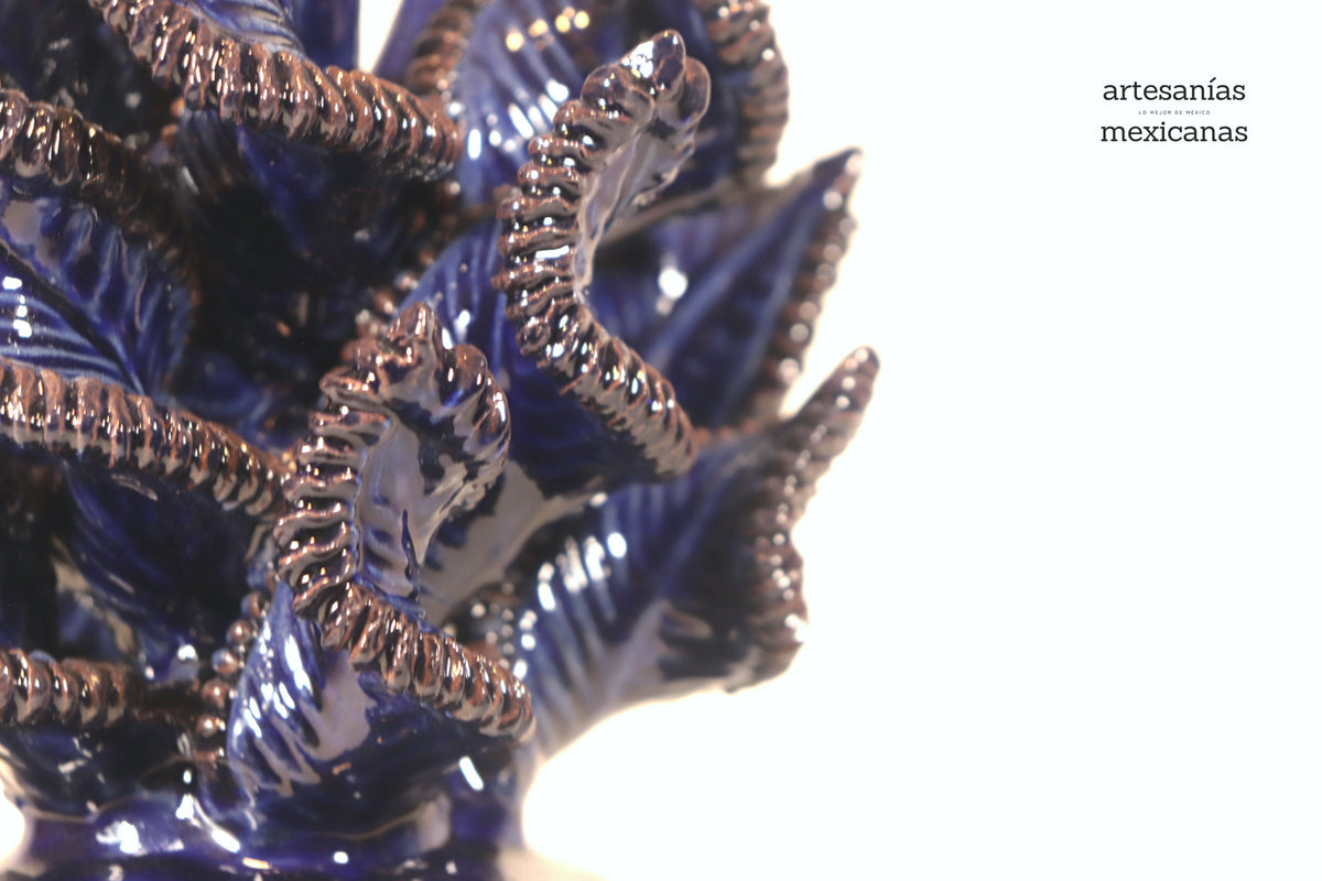 Piña Azul de Picos con Hojas Curveadas - 38 cm. 15 in.