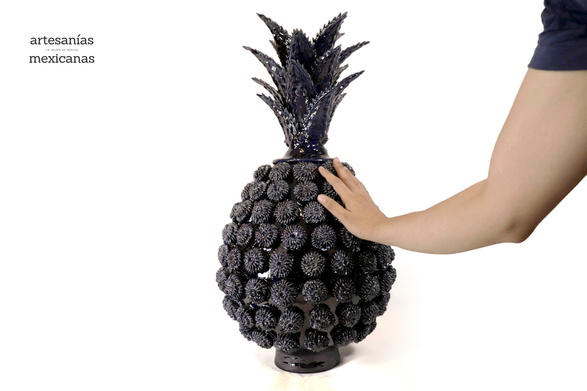 Piña michoacana de barro - Rosales azules - 69 cm. 27.7 in.